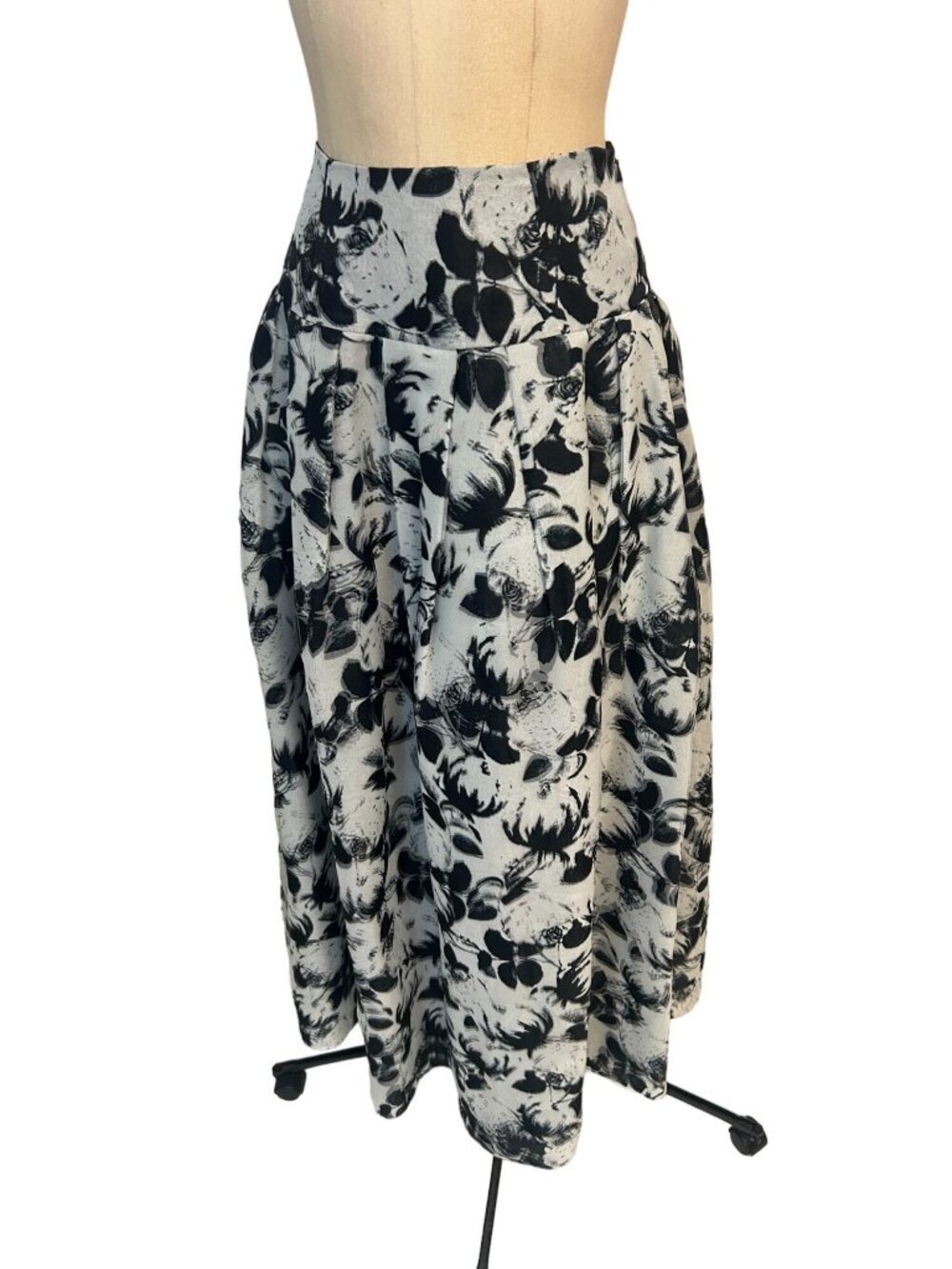 Sachin & Babi Noir Black & White Floral Maxi Skirt Size 8 NWT $695
